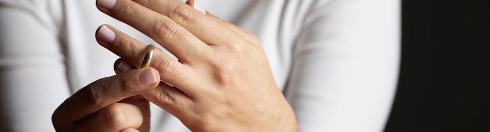 배우자의 도박이나 빚으로 인한 이혼 시 위자료 받을 수 있을까?
